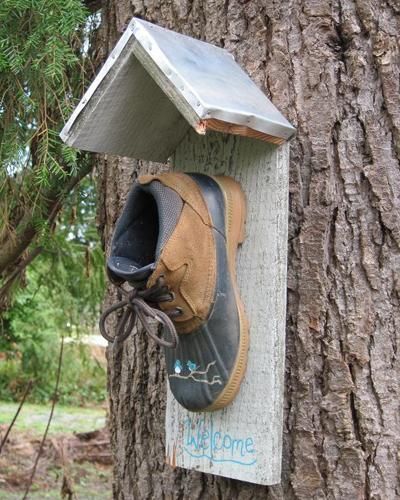 Make an abode for birds with old shoes